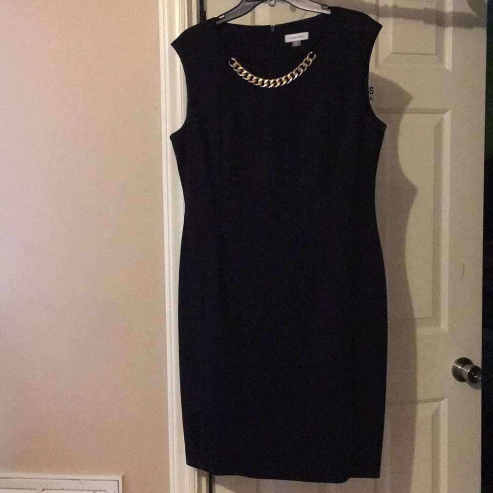 Black bodycon dress